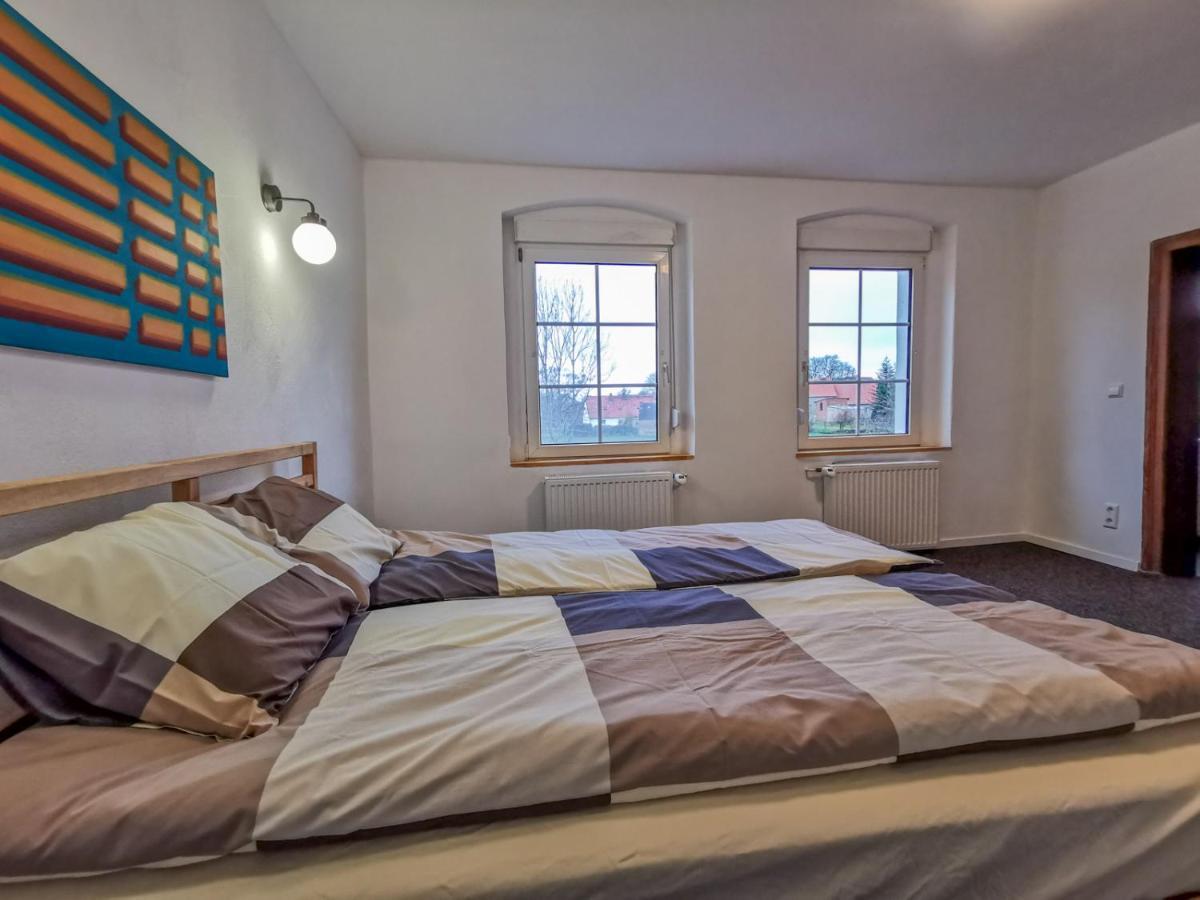 Apartment In Herrenhaus Gross Pinnow Buitenkant foto