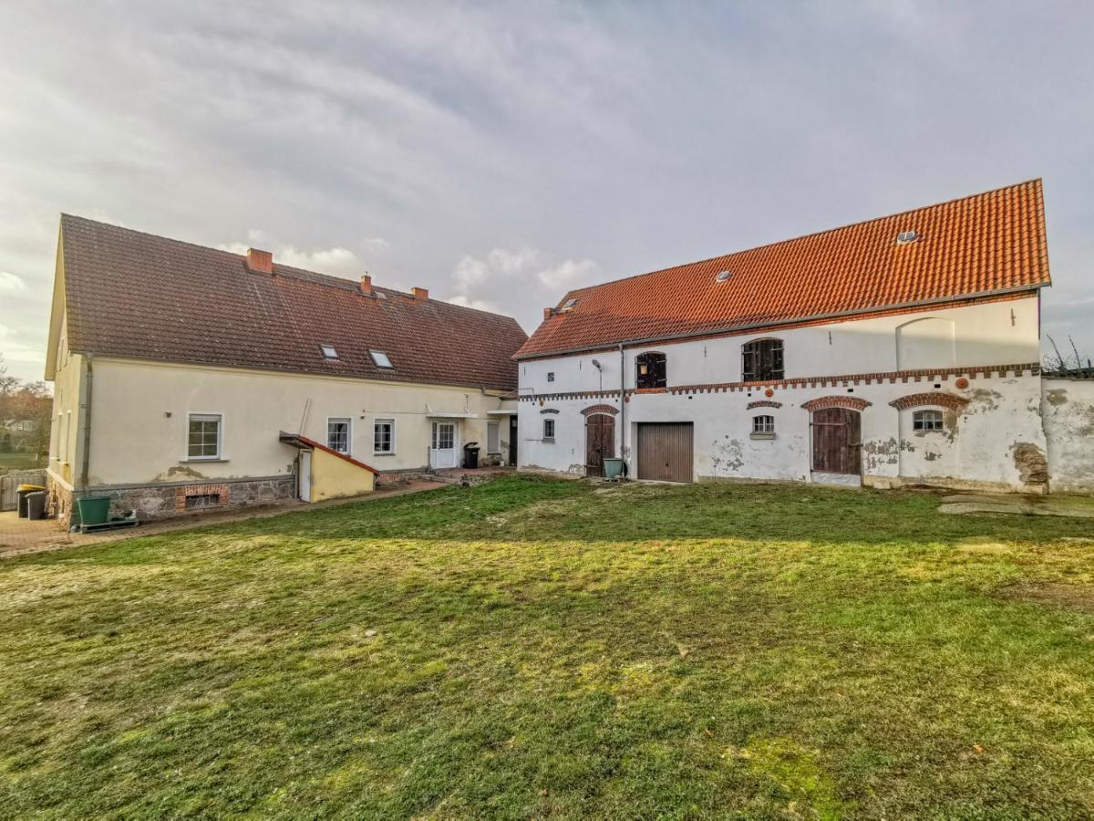 Apartment In Herrenhaus Gross Pinnow Buitenkant foto