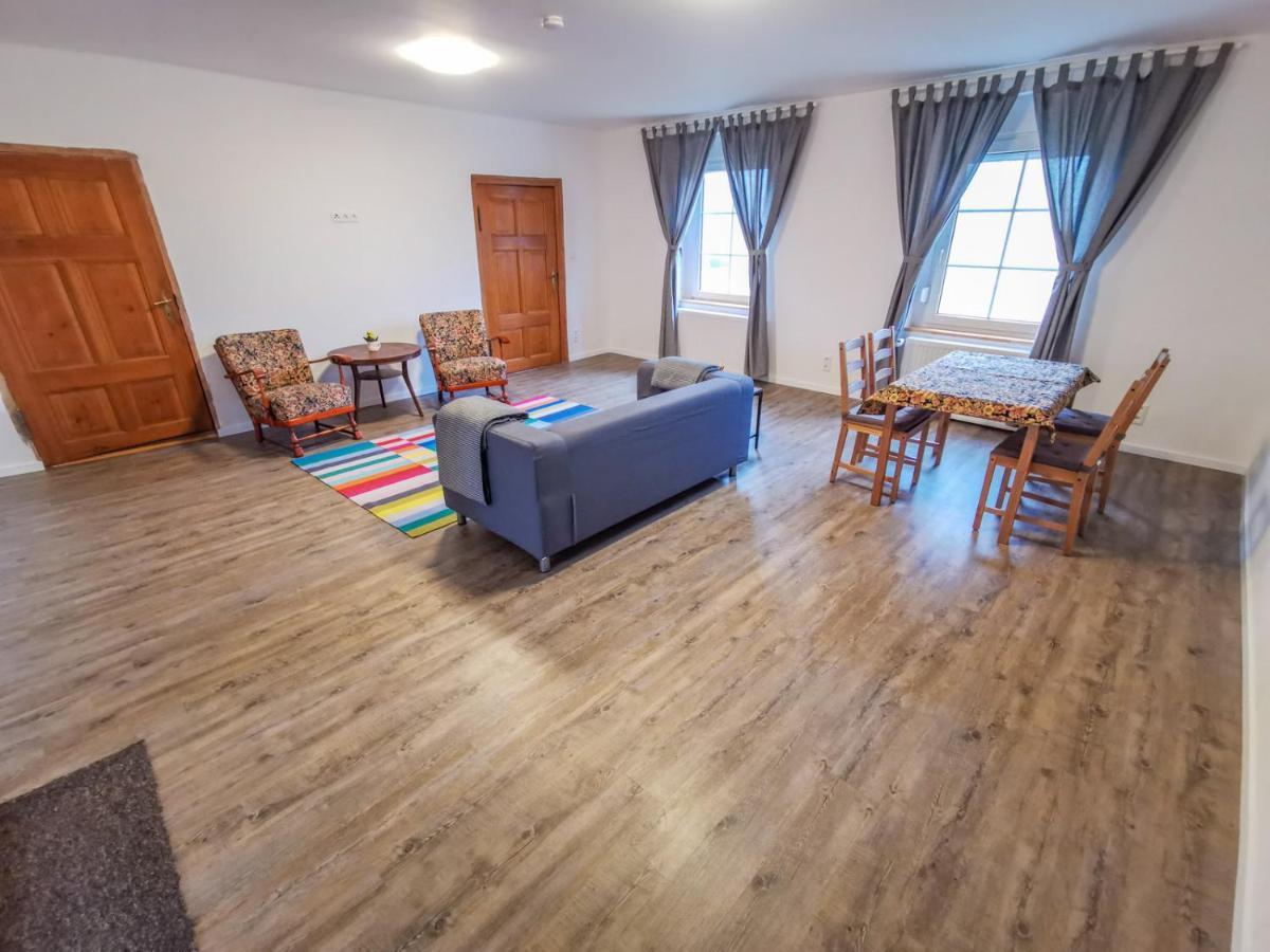 Apartment In Herrenhaus Gross Pinnow Buitenkant foto