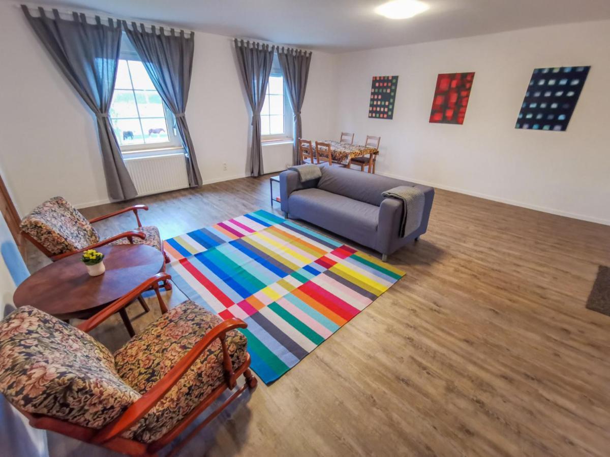 Apartment In Herrenhaus Gross Pinnow Buitenkant foto