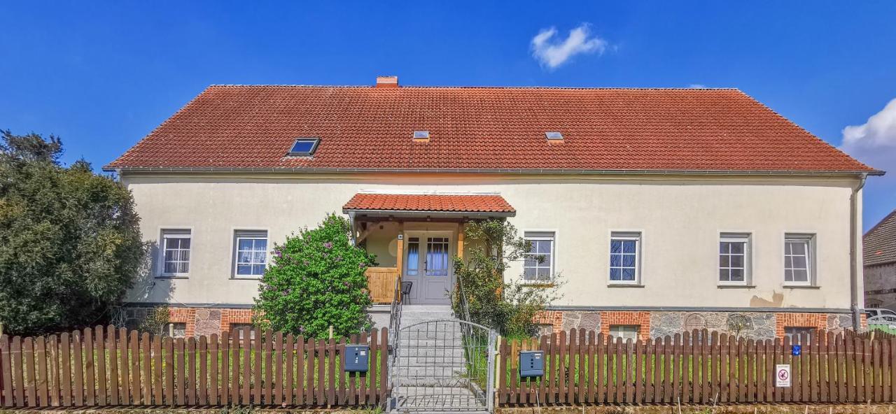 Apartment In Herrenhaus Gross Pinnow Buitenkant foto
